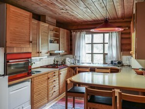 Fridge, microwave, dishwasher, cookware/dishes/utensils