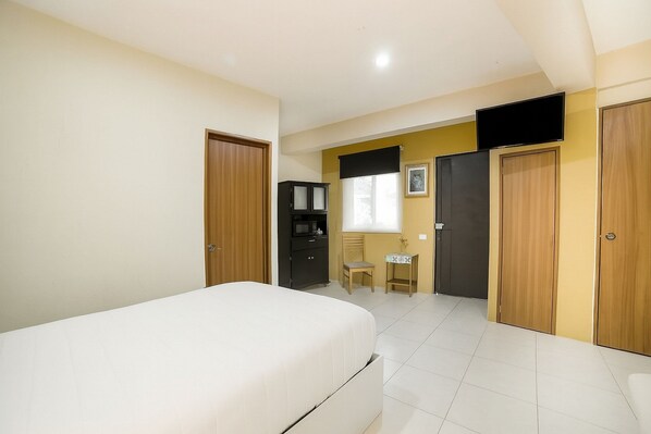 Standard Apartment | 1 bedroom, premium bedding, down comforters, Select Comfort beds