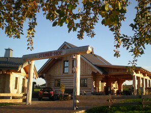 A wooden lodge with a covered porch and a sign reading "STEIER-HOF". - Hunting lodge - Steirer-Hof (Vöhl)