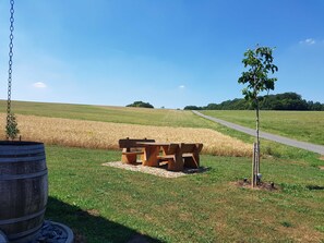A picnic table and a small tree in a grassy field with a clear sky. - Hunting Lodge - Steirer-Hof (Vöhl)