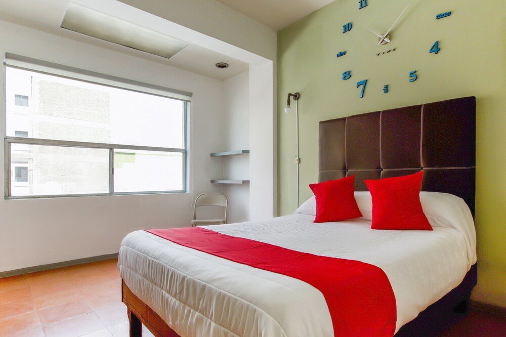 Hotel Allende 104
