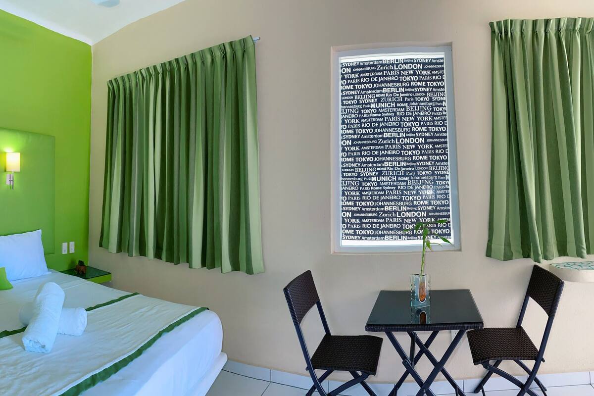 Malaquita. Habitación Doble, De no fumar, Cama King Size vista a la piscina | ตู้นิรภัยในห้องพัก, Wi-Fi ฟรี, ผ้าปูที่นอน