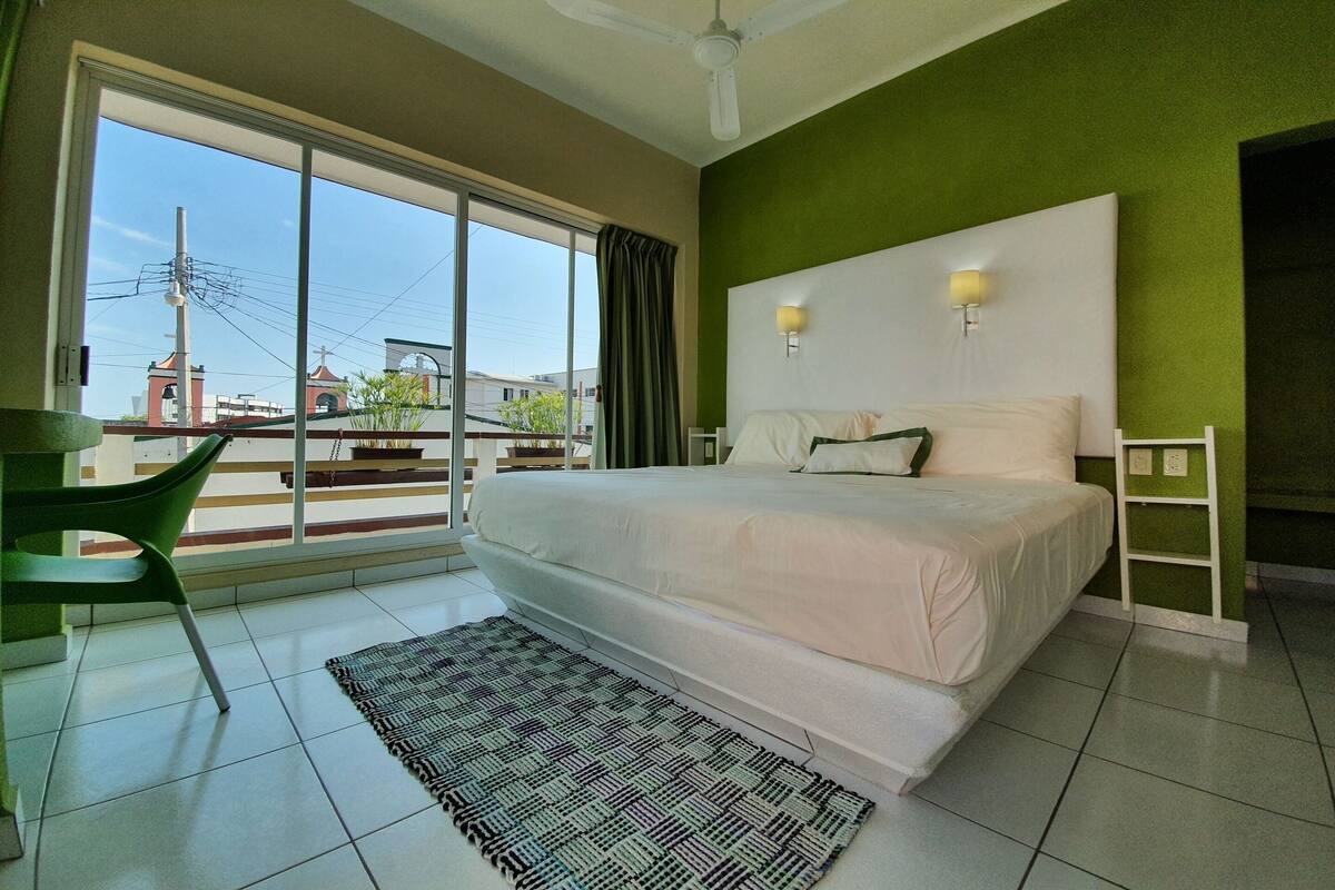 Jade. Habitación Doble, Cama King Size, De no fumar, Vista a la piscina | ตู้นิรภัยในห้องพัก, Wi-Fi ฟรี, ผ้าปูที่นอน
