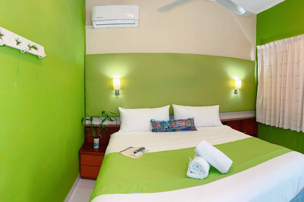 Obsidiana.Habitación Doble, De no fumar,Vista parcial al mar, Cama King Size | ตู้นิรภัยในห้องพัก, Wi-Fi ฟรี, ผ้าปูที่น อน