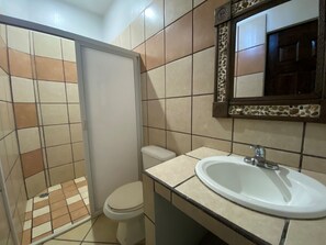 Standard Room | Bathroom