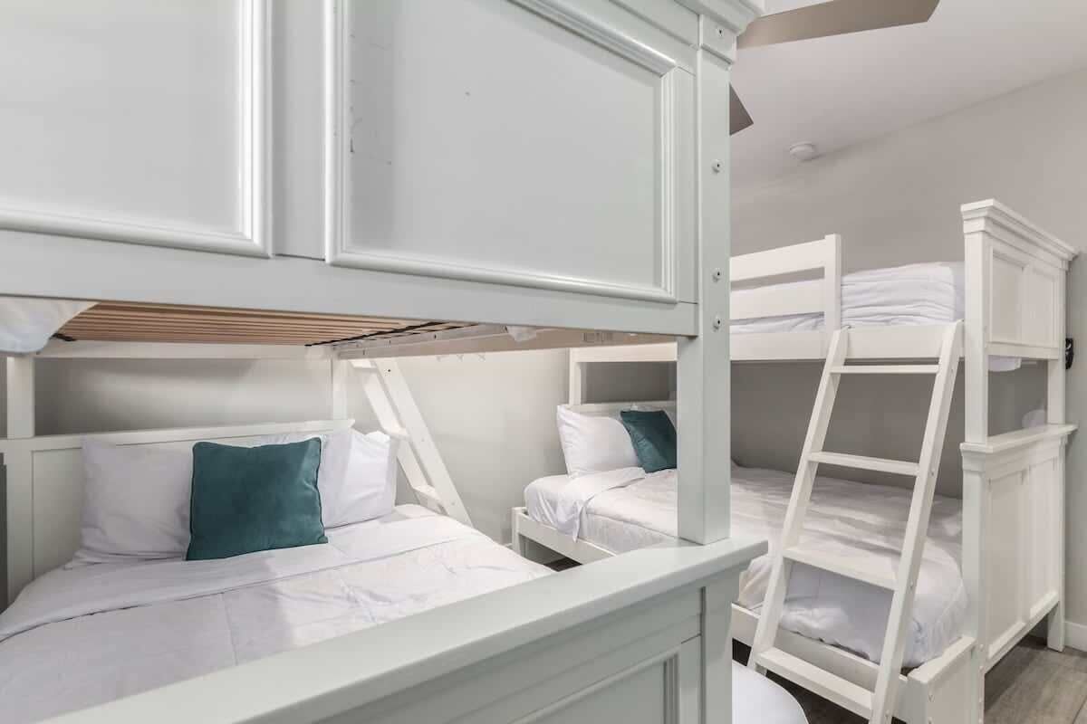4 chambres, fer et planche à repasser, lit parapluie, Wi-Fi gratuit