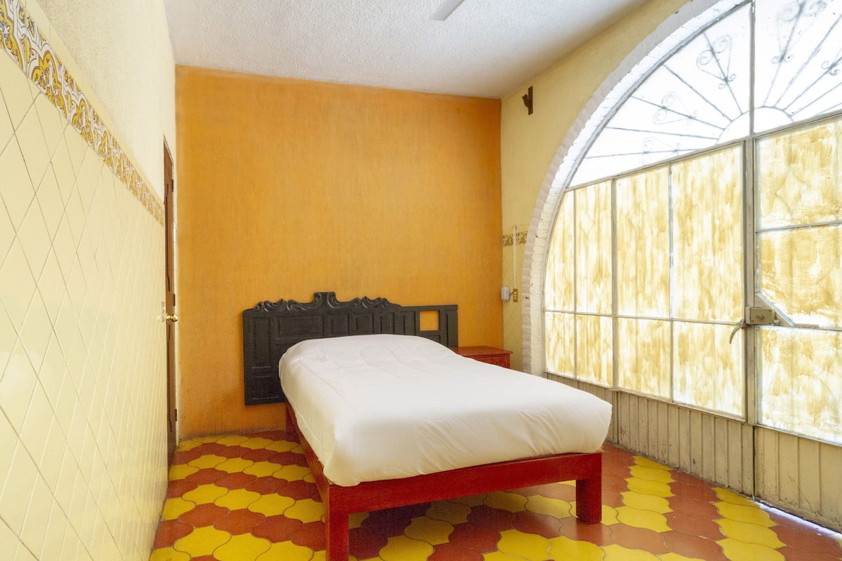 Standard Room | WiFi (free), bed sheets