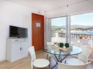 Dining - Blue Ocean by Interhome (Llançà)