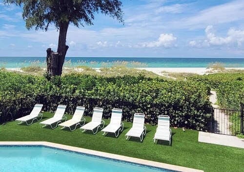 DodtHouse1,2,3 Directly on the Beach - By Island Real Estate Vacations
