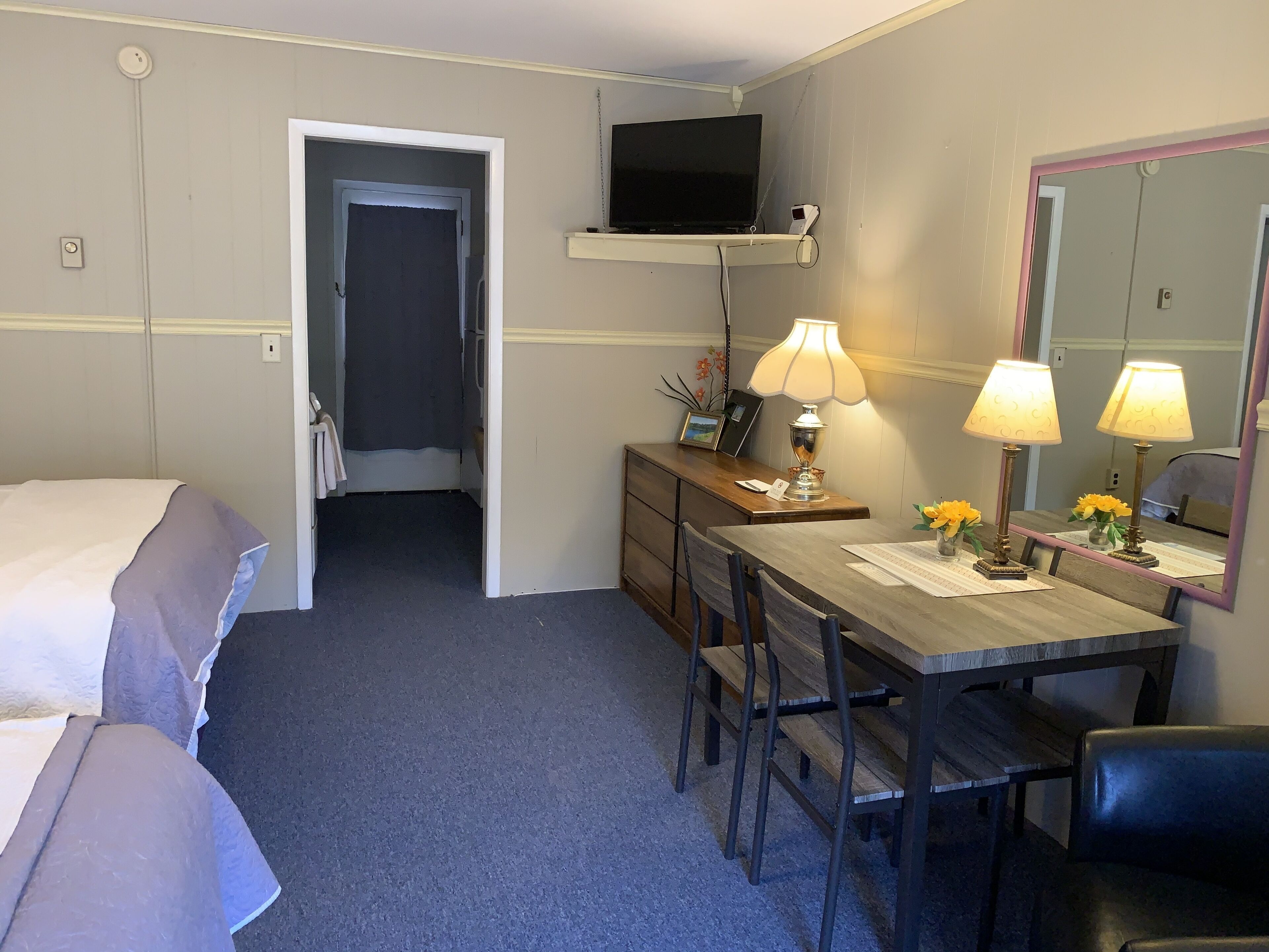 Cabin-like Studio Motel Suite