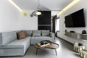 Fernseher, Videospiele, Tischtennisplatte