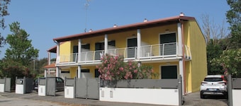 Nice apartment in villa for 4 guests with A/C, WIFI, TV and terrace
