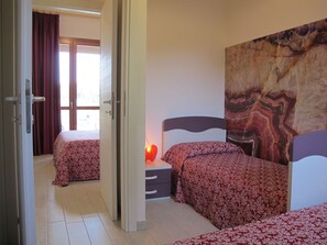 2 bedrooms, travel cot, free WiFi - Cosy apartment in villa for 4 guests with WIFI, A/C, TV and terrace (Comacchio)