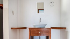Comfort Suite | Bathroom sink