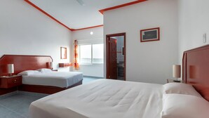 Minibar, WiFi (free)