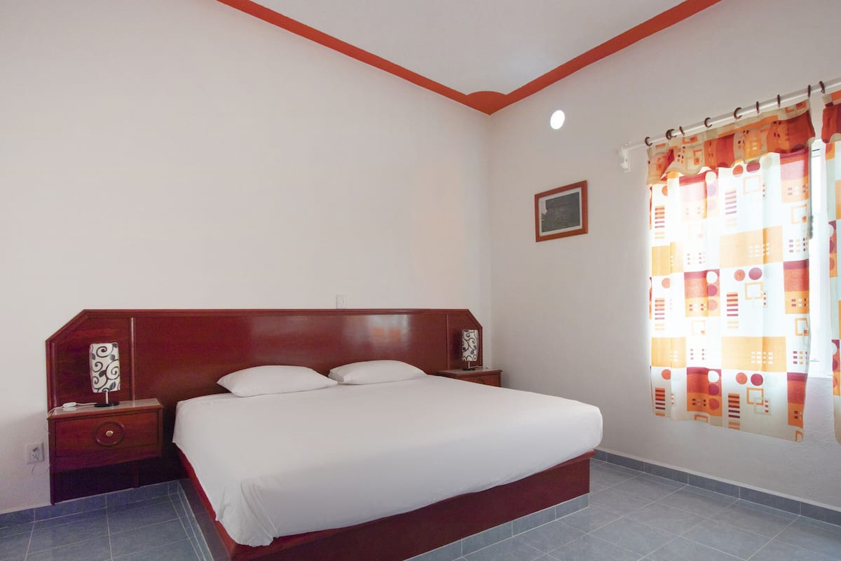 Habitación superior, 1 cama King size | 1 habitación, minibar y wifi gratis
