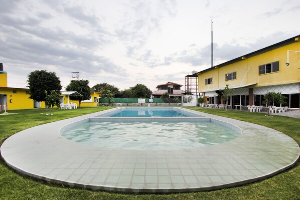 Kolam renang outdoor