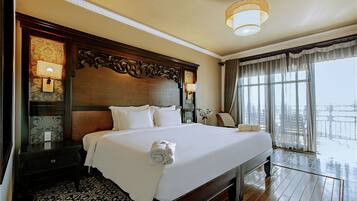 Standard Twin Room | In-room safe, desk, blackout drapes, soundproofing