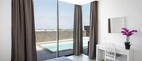 3 bedrooms, in-room safe, iron/ironing board, free WiFi