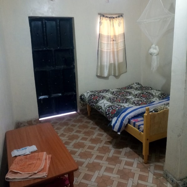 Habitación doble de uso individual | Escritorio, wifi gratis y ropa de cama 
