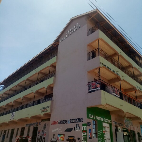 Fachada da propriedade