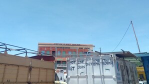 A building with a sign reading "JORDAN GUEST HOUSE". - Jordan Guest House (Mai Mahiu)