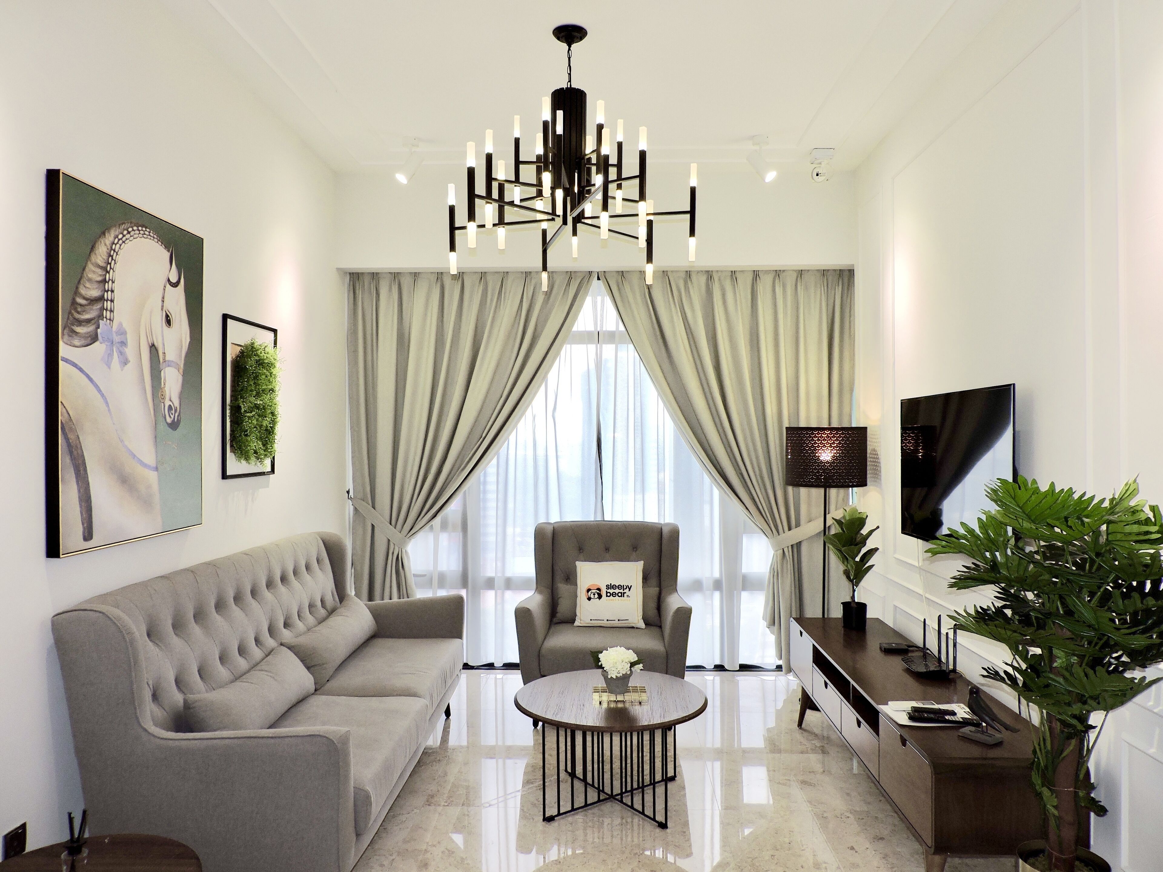 City Apartment, 1 Bedroom (GS 18-11) | Living room | Flat-screen TV