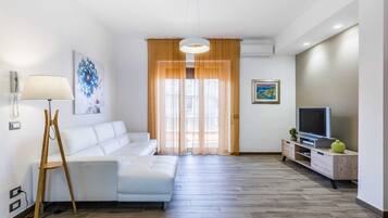 Fernseher, DVD-Player, Arbeitsbereiche