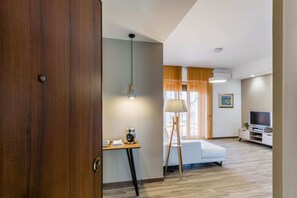 TV, DVD player, offices - Suite Giulia - Luxury apartment in the hearth of Giarre (Giarre)