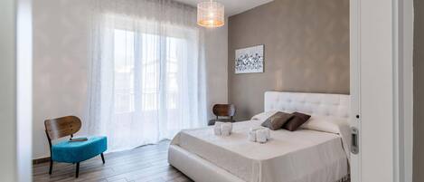 3 habitaciones, tabla de planchar con plancha, wifi y ropa de cama