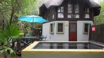 Kolam renang outdoor