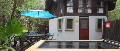 Kolam renang outdoor