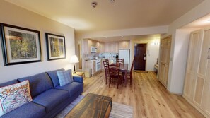 TV - Platinum 1BR with Two Baths - Bfast Included! (Vail)