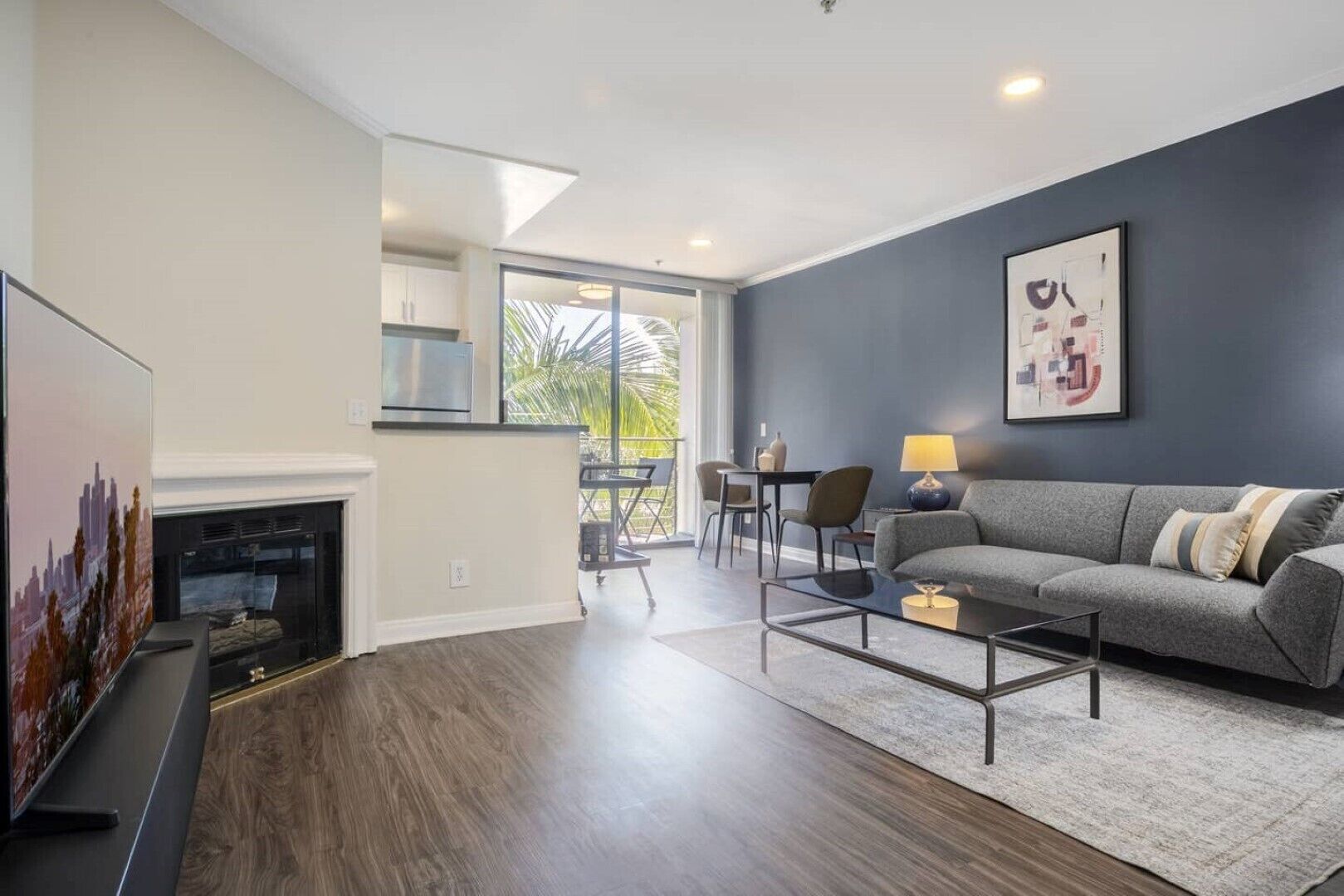 Homey Brentwood Studio w/ Pool near Whole Foods & UCLA by Blueground