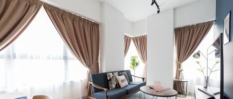 City Apartment, 2 Bedrooms | Ruang tamu | TV skrin rata