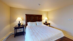 2 bedrooms, internet, bed sheets - Closest Property to Chair 6 - Breakfast Included! (Vail)