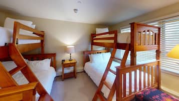 2 quartos, acesso à internet, roupa de cama