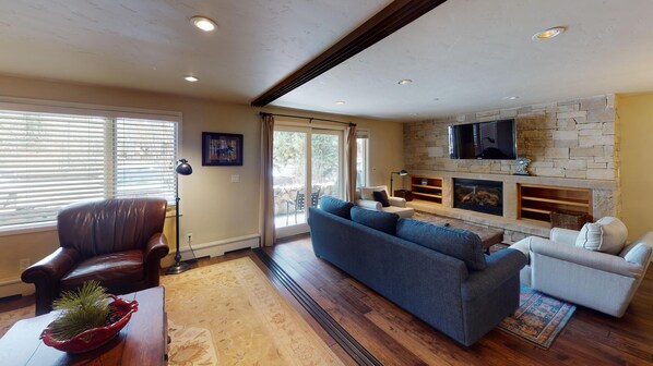 TV - Closest Property to Chair 6 - Breakfast Included! (Vail)