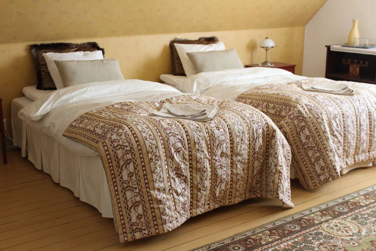 Down duvets, individually decorated, individually furnished, desk