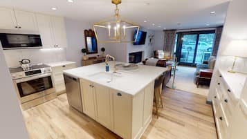 Refrigerador, microondas, horno, placa de cocina