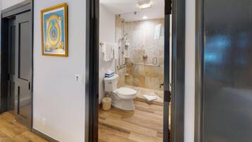 Bañera con ducha, secador de pelo