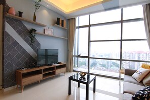 行政公寓, 2 間臥室 (A-05-12) | 客廳 | 平面電視