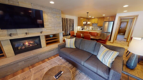 TV - Platinum Family-Friendly Condo with Free Breakfast (Vail)