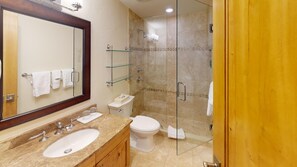 Combined shower/tub, hair dryer - Manor Vail Condo - Breakfast + Hskping Included (Vail)