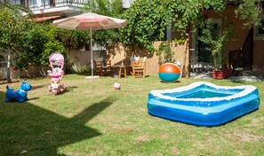 Área de juegos infantiles al aire libre