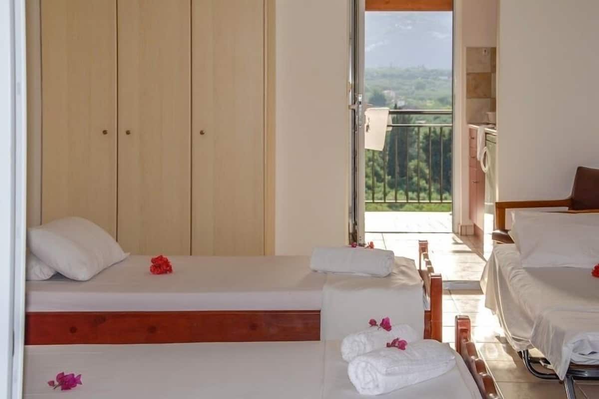 Studio, Sea View | 2 bedrooms, soundproofing, free cots/infant beds, free WiFi