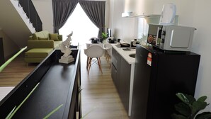 Duplex conforto, 1 quarto | Área de estar | TV de tela plana