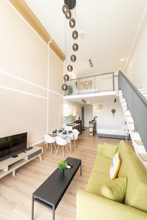 Comfort Duplex, 1 Bedroom | Living area
