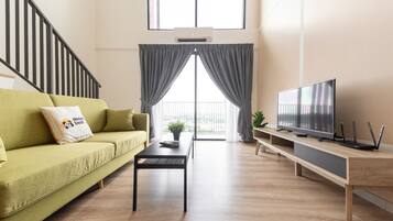 Dúplex Comfort, 1 dormitori | Sala d'estar | Televisor de pantalla plana
