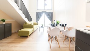 Duplex conforto, 1 quarto | Área de estar | TV de tela plana